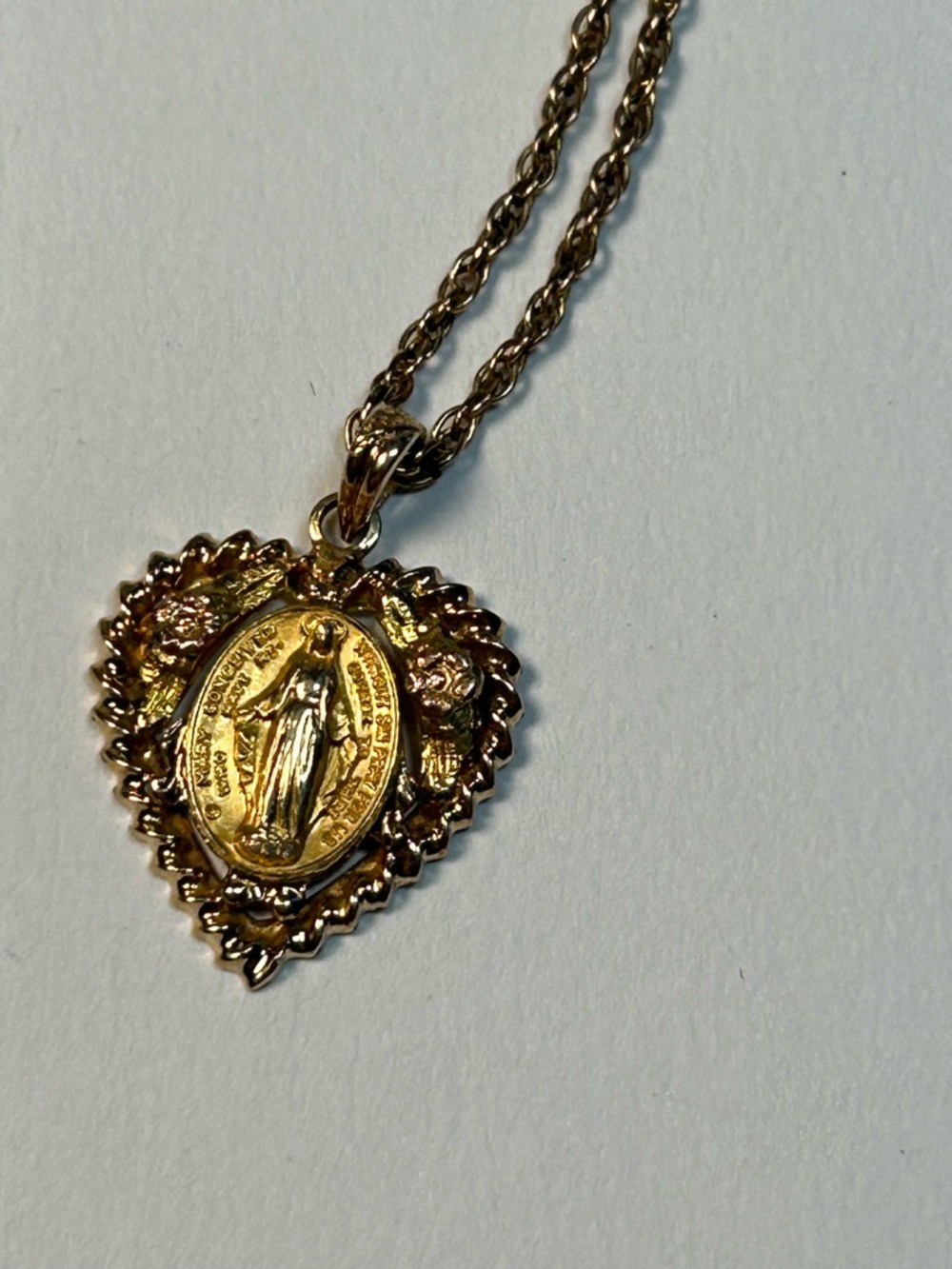Vintage 12 Kt Gold Filled Miraculous Mary Heart Pendant Necklace - Picture 6 of 9